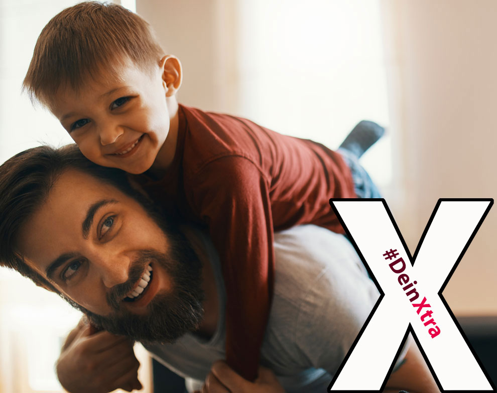 Das Bild zeigt einen Vater mit Sohn. © Getty Images:  Westend61