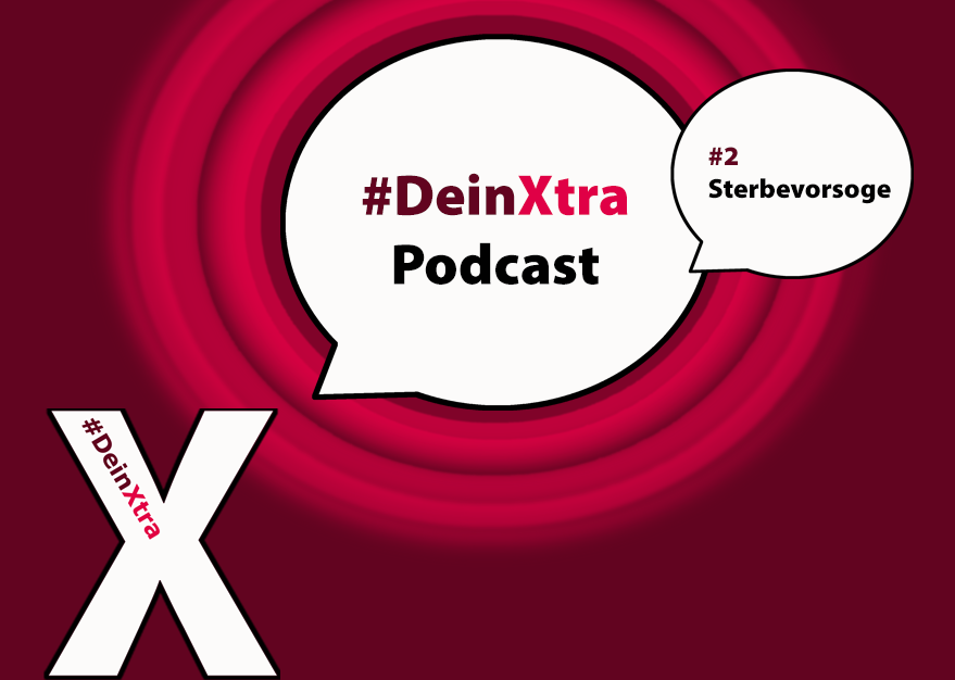 #2 Das Bild zeigt ein Signet für den #DeinXtra Podcast, das illustrieren soll, dass im Podcast gesprochen und gesendet wird.